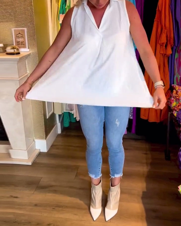 Jodie - Sleeveless Top with Ruffles and Lapels