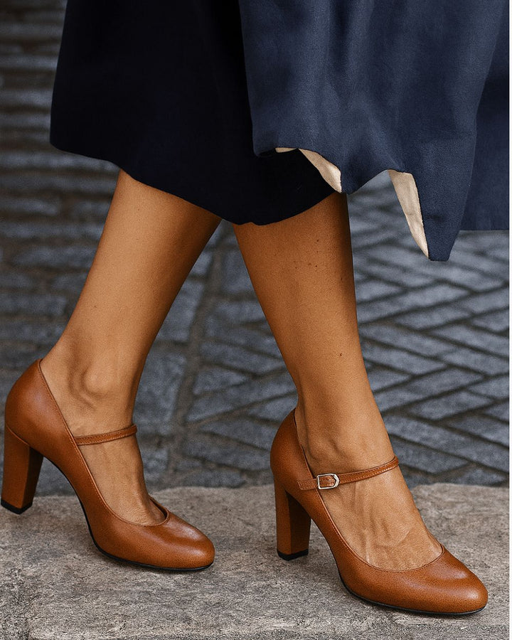 Jolvia - Wide Heeled Sandals