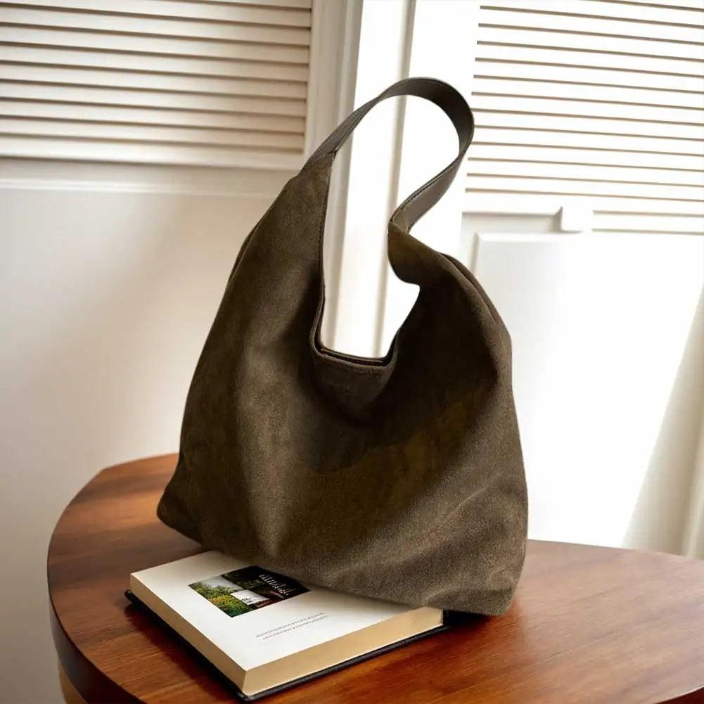 Loose hobo bag with a leather look