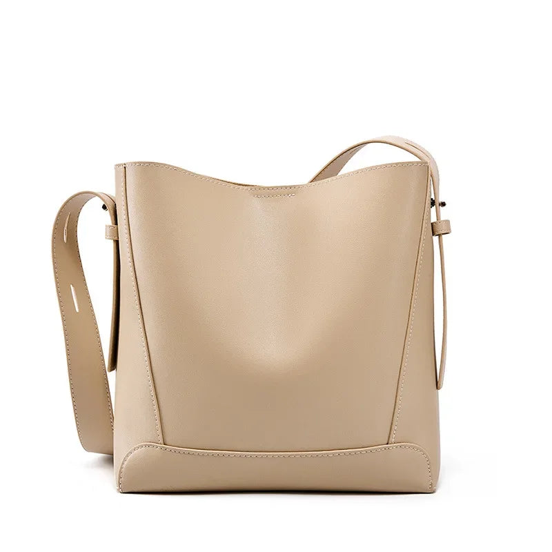 tine™ – Elegant shoulder bag in a sandy shade with strap-inspired handles