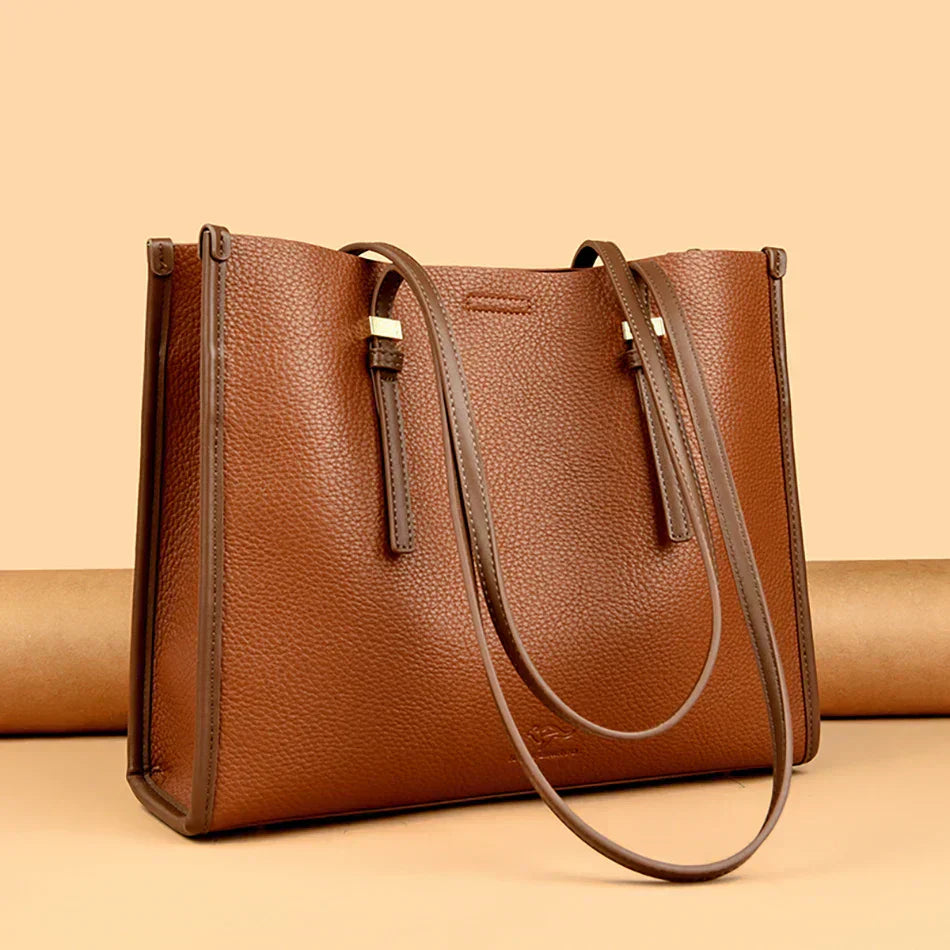 Elegant everyday bag with a leather look