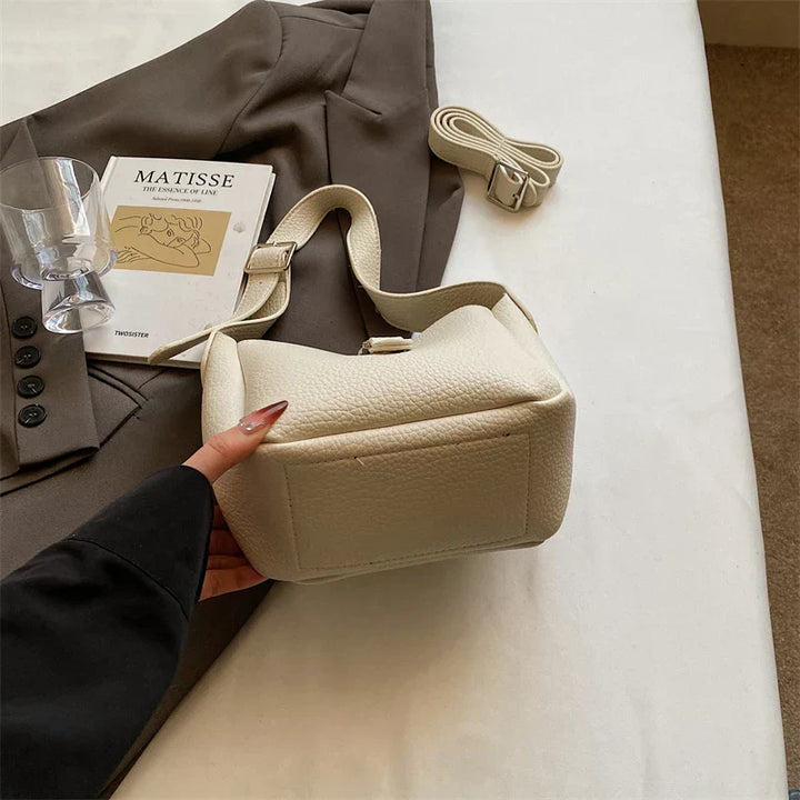 Iris™ – Modern bucket bag with a leather look