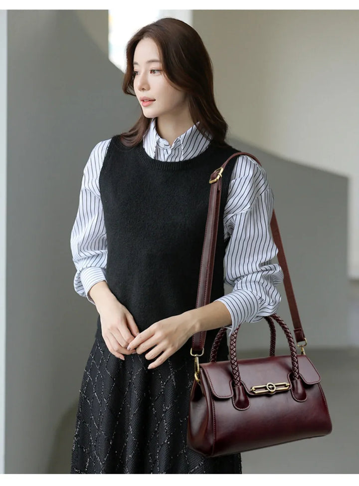 ronja™ – Classic Bag with Woven Handle and Gold Accents